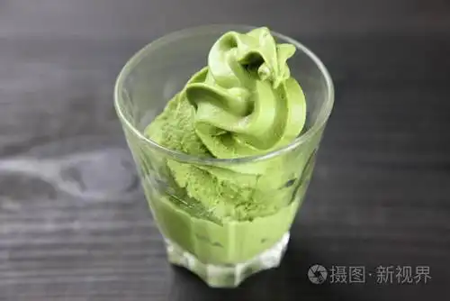 绿色茶软冰淇淋