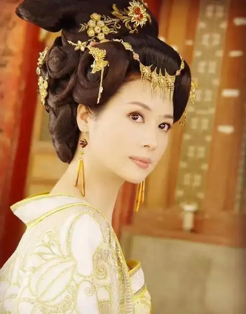 演员邓英(九菊扮演者邓英) - 0319娱乐网