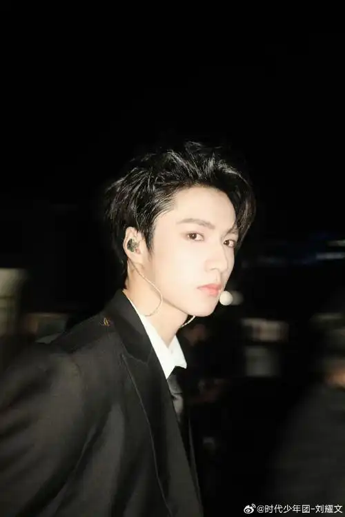 微博之夜加速器##刘耀文 捕光炽梦寄愿破新局##新生代演员刘耀文