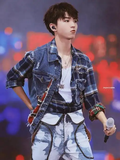 王俊凯嘟嘟嘴照片每一张都超级萌记得收藏哦