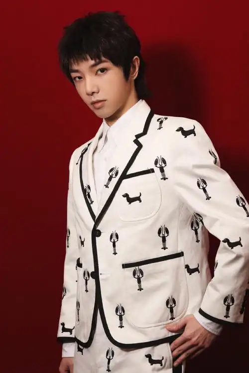 华晨宇21年火星演唱会全纪录##华晨宇火星村养花日记##华晨宇剪发