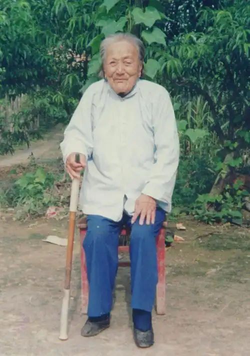 孙吕氏生前照片(   ) 普通浏览