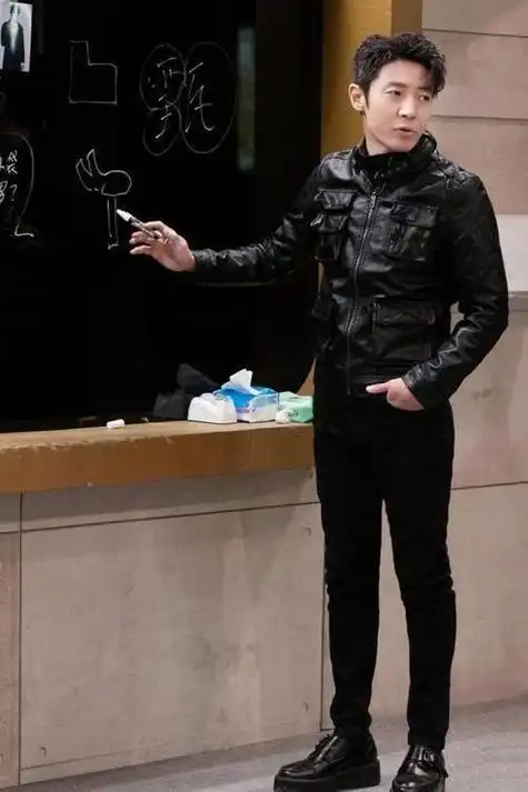 47岁撒贝宁告诉你:西装成套穿,色不过三,小个子也能穿