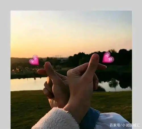 情侣花式手势合拍