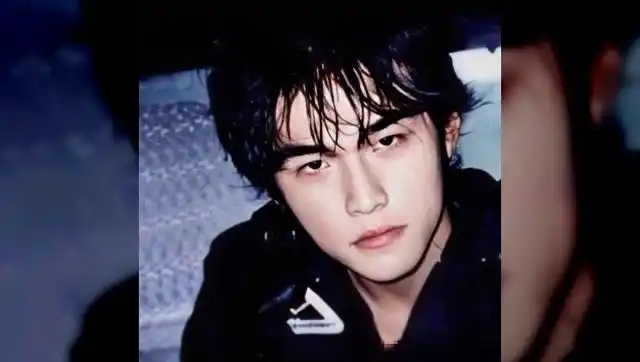 周杰伦晒20年前旧照,超帅日系男友风,网友:妥妥的小鲜肉颜值