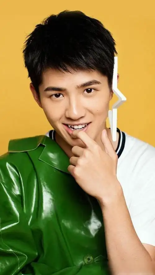 可爱又帅气的刘昊然虎牙一出可爱爆棚无人可挡的魅力弟弟