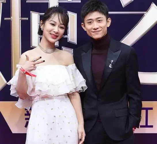 张一山为杨紫浪漫庆生张一山踩点为杨紫庆生