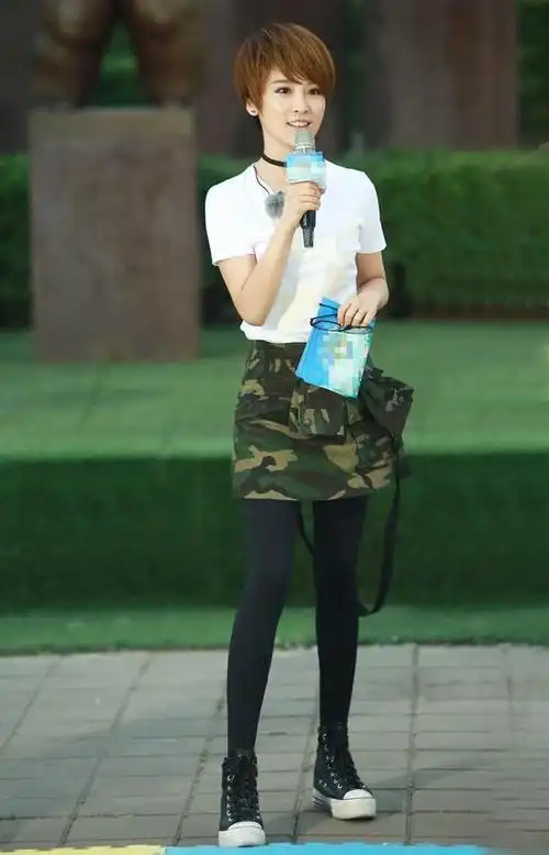 谢楠大长腿撑起全场