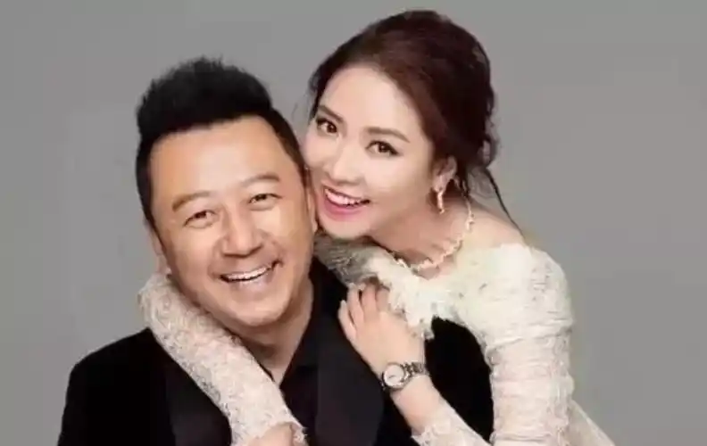 回顾重庆李燃独自去领证嫁给大17岁的郭涛儿女双全也知足了