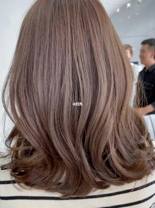 气质亚麻棕,黄皮,黄黑皮都可以染的颜色.