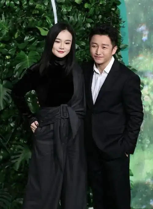 绿毯时尚盛典众星亮相,胡兵穿20年前西装出席,气质惊艳全场