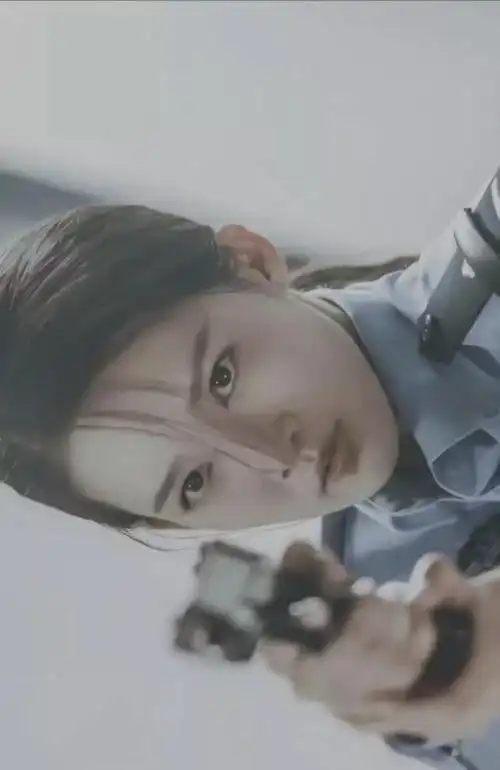 李沁的警服照火了一根皮带勒出细腰终于相信她只有85斤