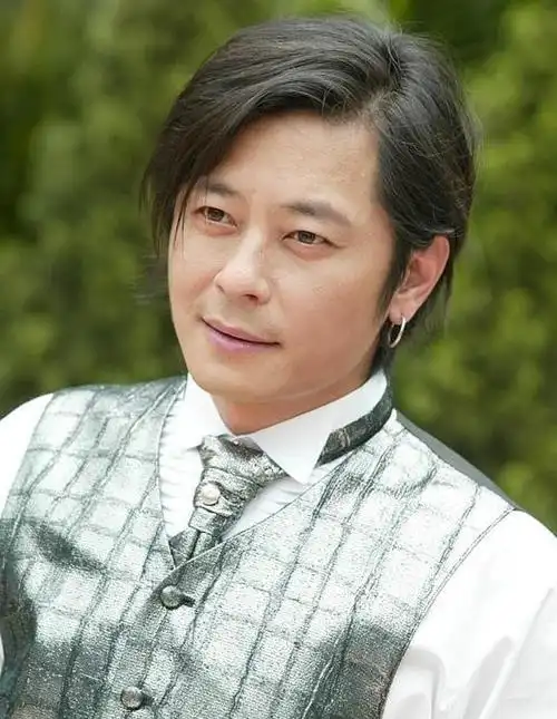 采访说香港出生,百科写台湾出生,王杰怎么了?