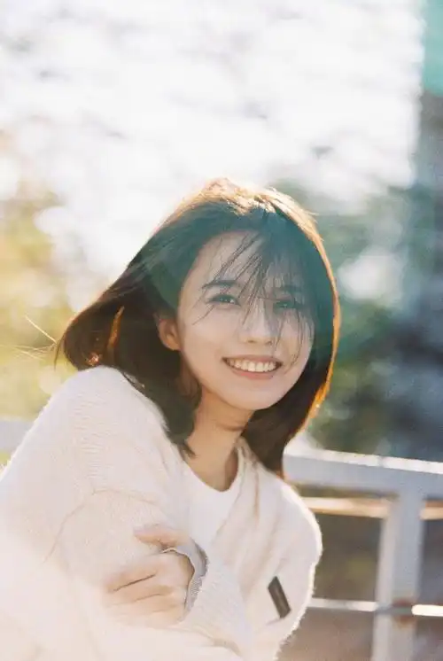 我的天啦,@姜珮瑶 这套胶片写真太好看了……__财经头条