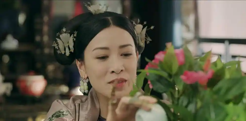 延禧攻略琥珀玉颜膏里有什么娴妃竟然舍得倒掉