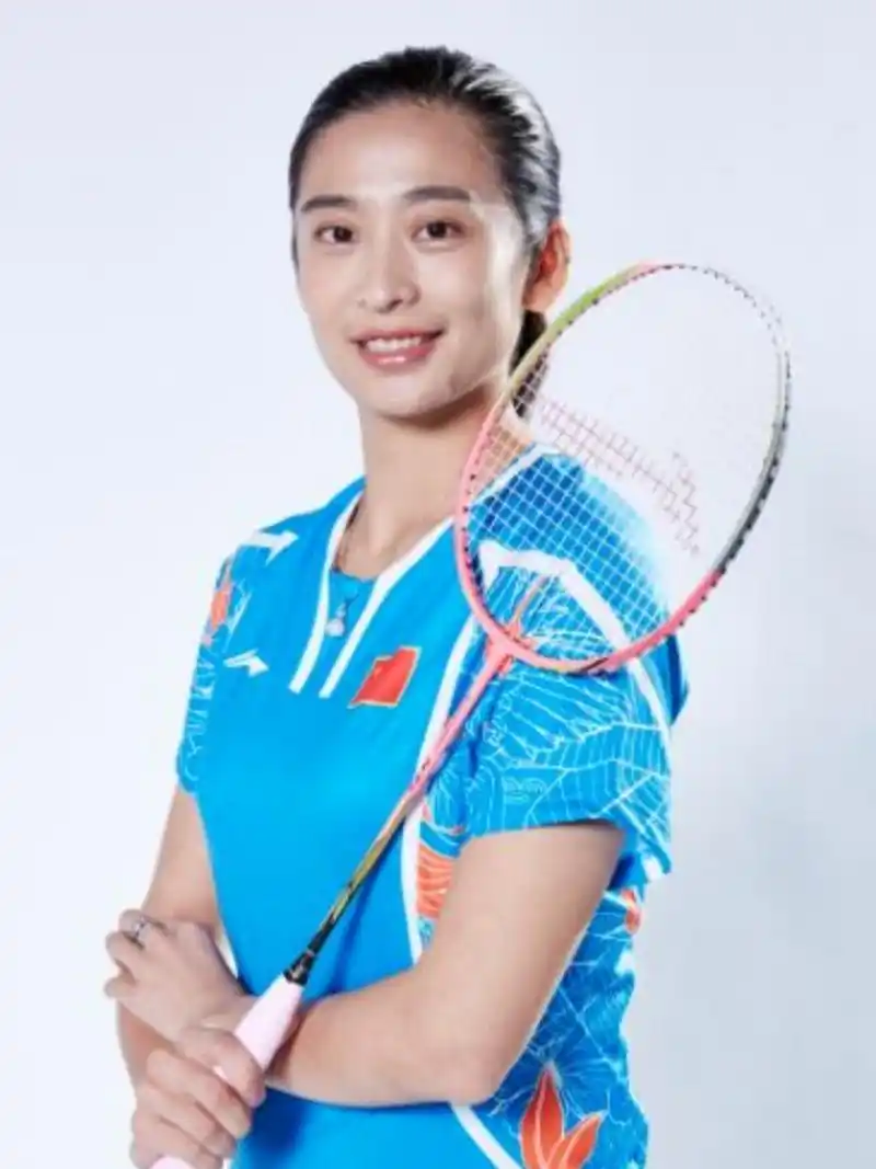中国羽毛球女神王琳即将迎来35岁生日,她的父母都是羽毛球界的名人,自