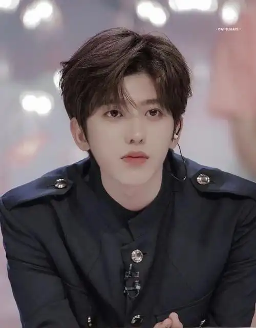 长相"精致小巧",实则"鹤立鸡群",这几位长腿男星藏得太深了