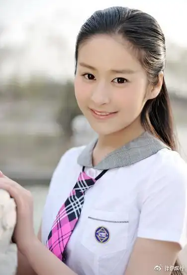 并且颖儿出道至今一直是一个形象非常健康的女孩儿.