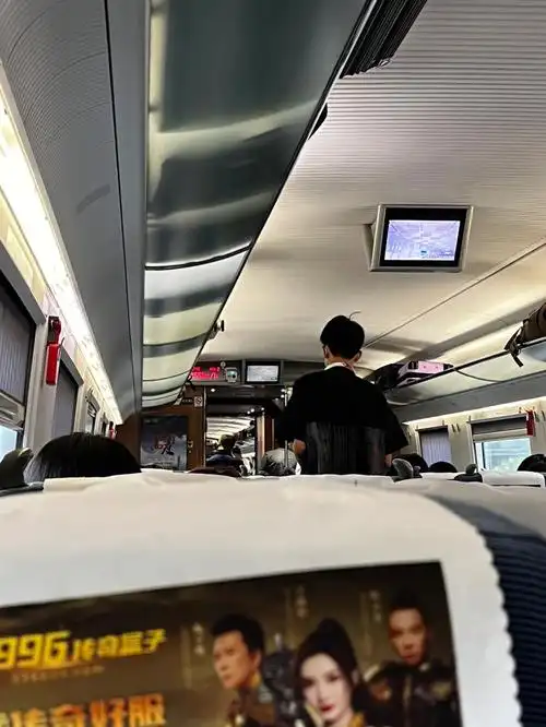 坐在开学的高铁上08