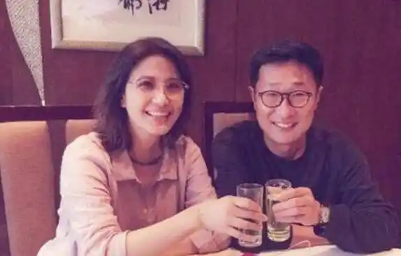 "吴玉华素颜照曝光年轻苗条爱情事业双丰收儿女好争气_汪俊_生活_老公