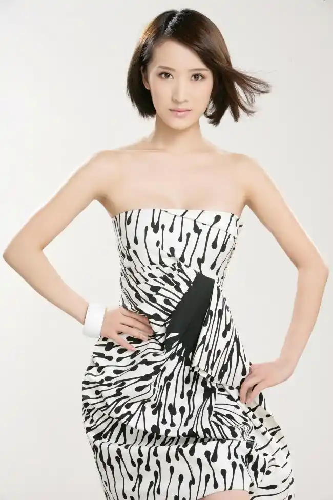 精美图集|李念清纯美丽,气质优雅