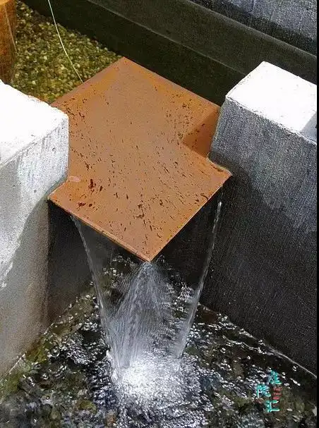 院中的水景在设计的时候需要根据实地情况,搭配竹子,木材,石材等等,在