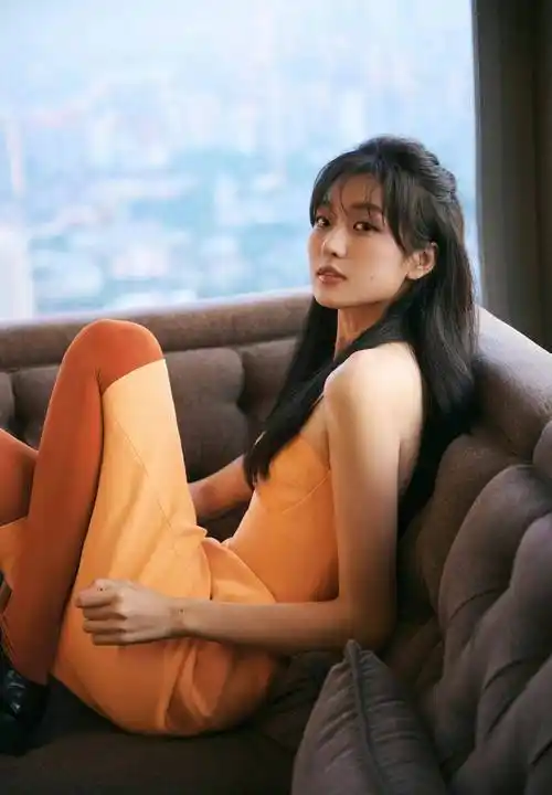 孙千的橙色抹胸连衣裙惊艳亮相,诱惑到你无法抗拒!_魅力_感觉_光芒