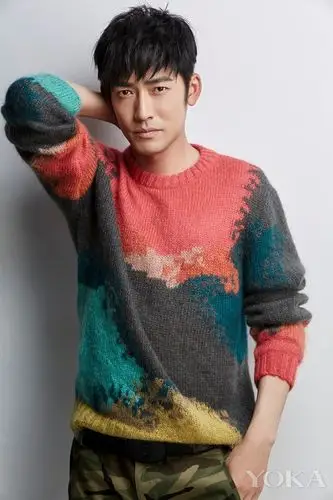 张博休闲运动风大片曝光 朝气十足秒变阳光少年