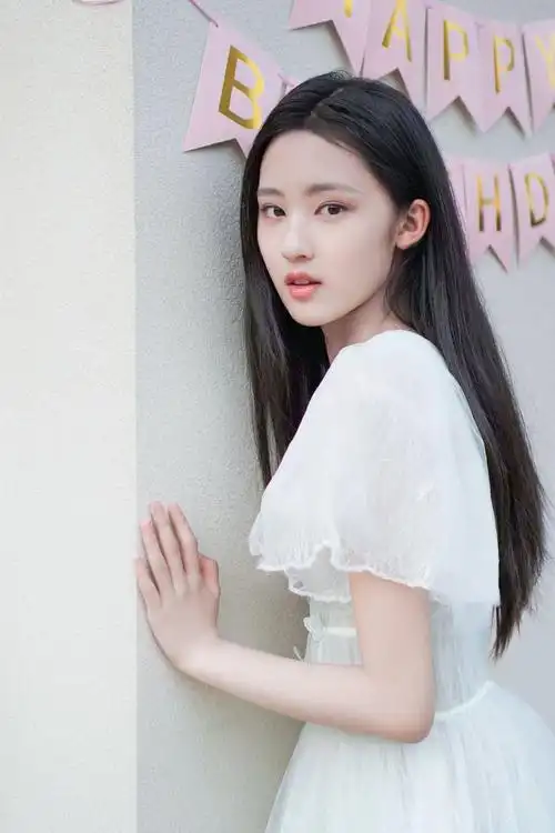 张婉儿生日快乐!明媚如你,可盼可期__财经头条