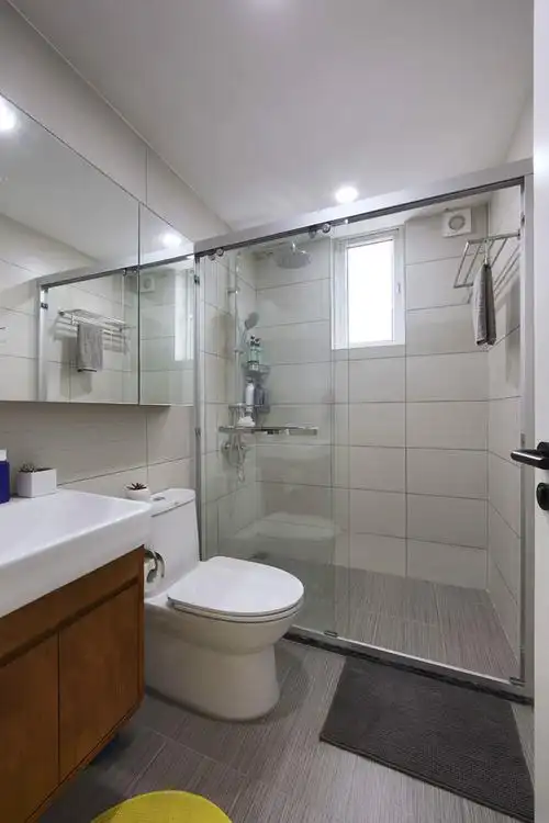 卫生间干湿分离,整个空间干净利索