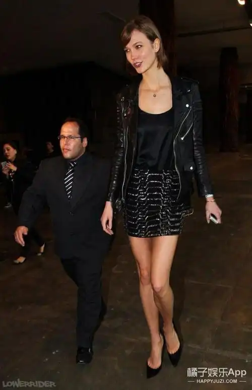 185cm的kk又长个儿了女明星们比她矮两头已经不是梦