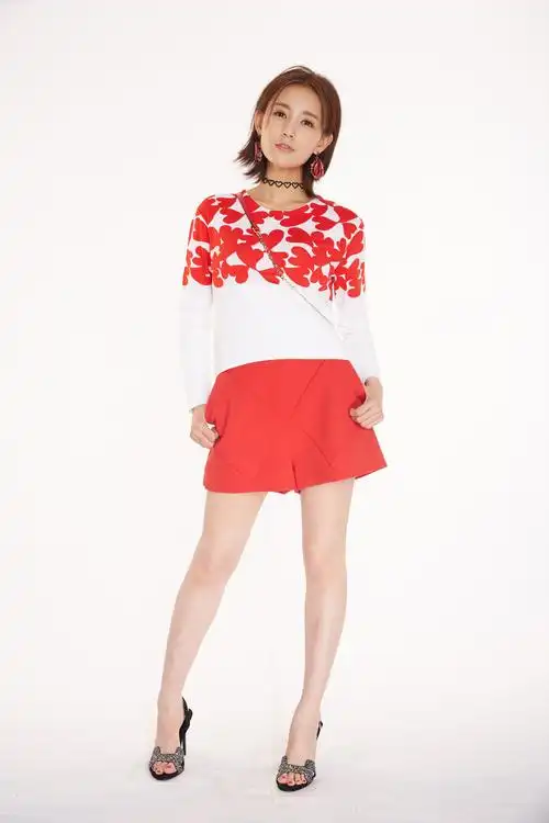 李一桐凉高定妆