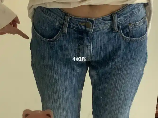 穿bm牛仔裤胯这两边会鼓起来你们也会吗