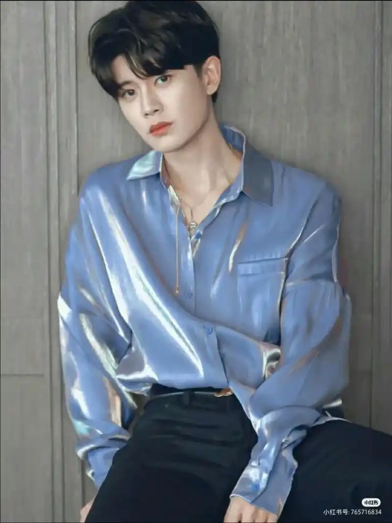 家银们,任嘉伦的神仙图片我帮你找出来了, 还不快收藏起来