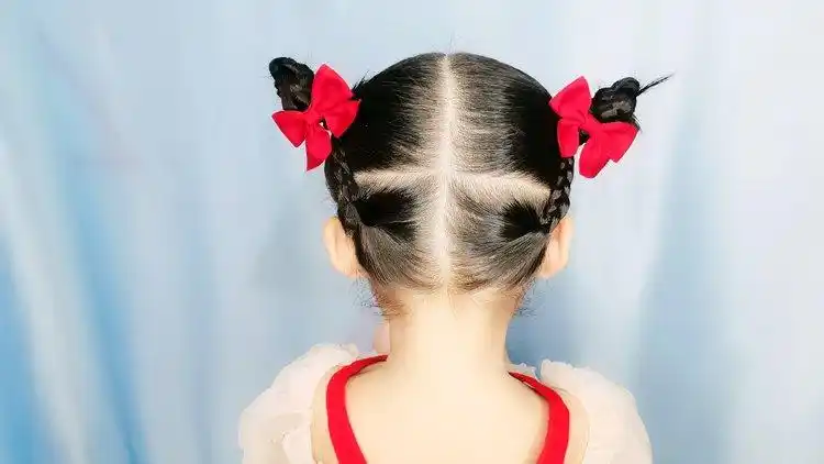 儿童双丸子头这样扎,简单又好看