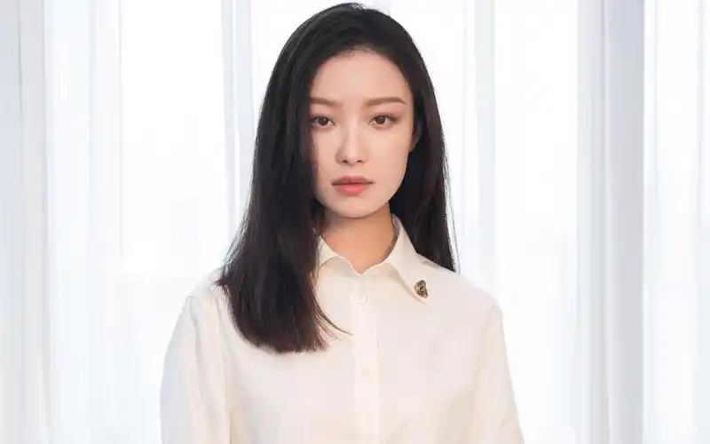 倪妮性感时尚写真桌面壁纸