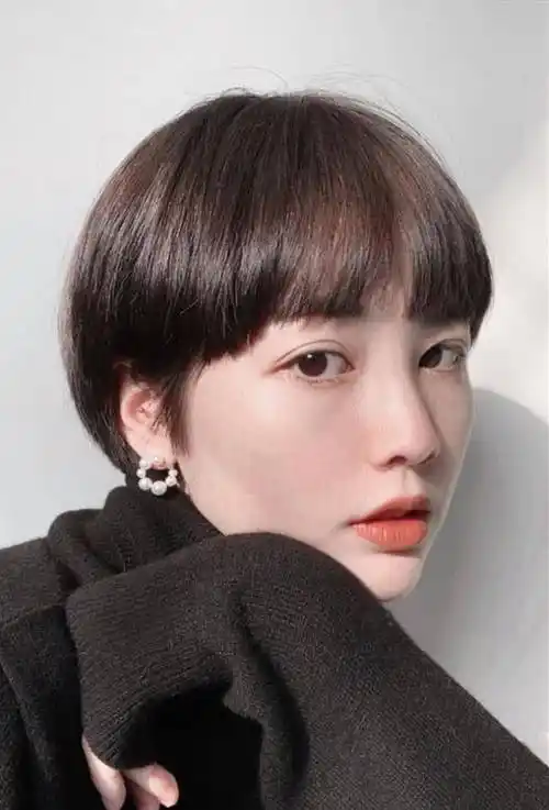 小个子女生发型选对了能显高,这些短发是网红最爱,很有女神范_显得