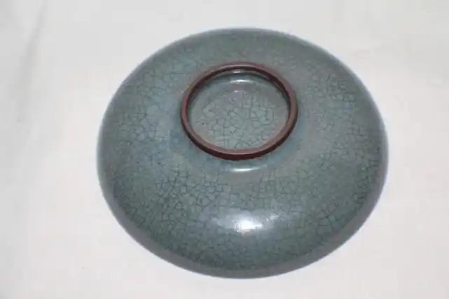 哥窑特征"紫口铁足"