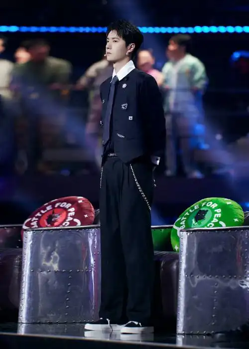 王一博#从头到脚  黄金比例啊04 想去搂腰腰