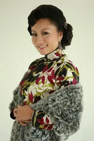 王晴百花深处剧照曝光尽显少奶奶气质图