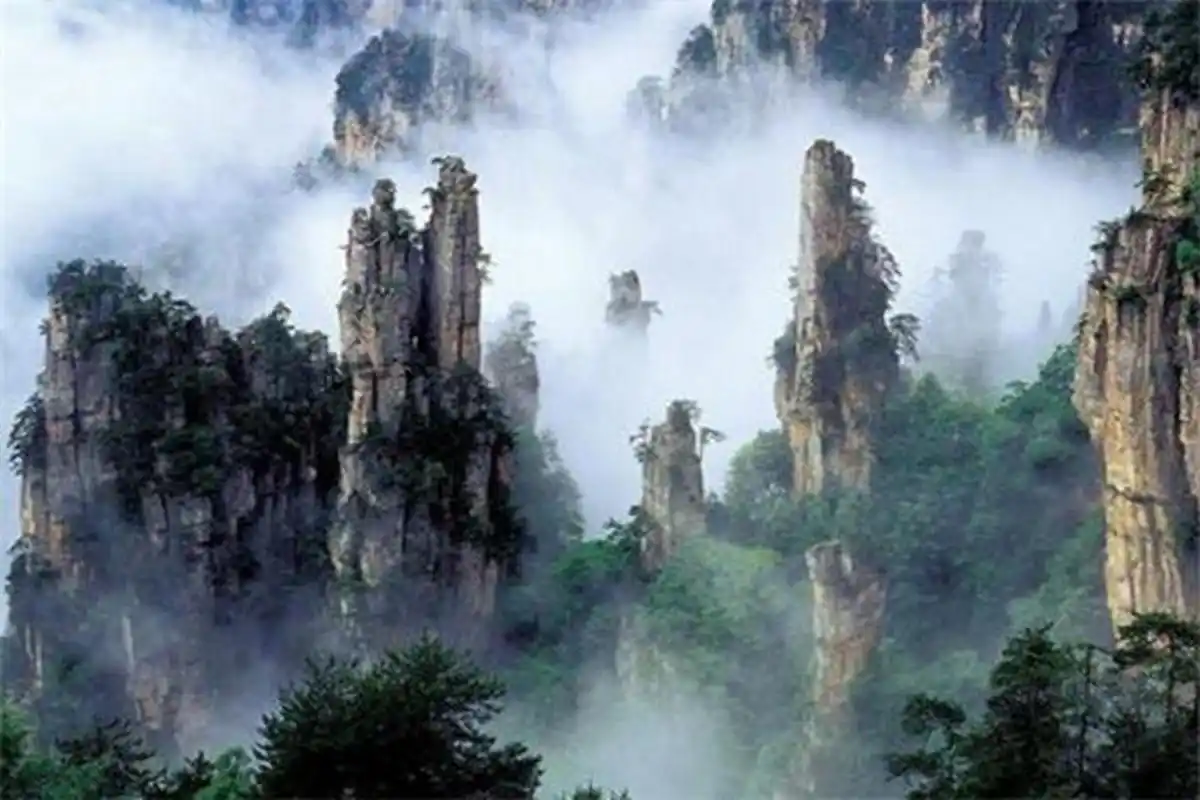 江西九江最好玩的地方,去过三个算不错: 一,庐山风景名胜区 二,浔阳楼