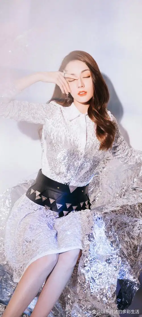 迪丽热巴的魅力与市场潜力:美女系列壁纸87期的商业解读 美女系列壁纸