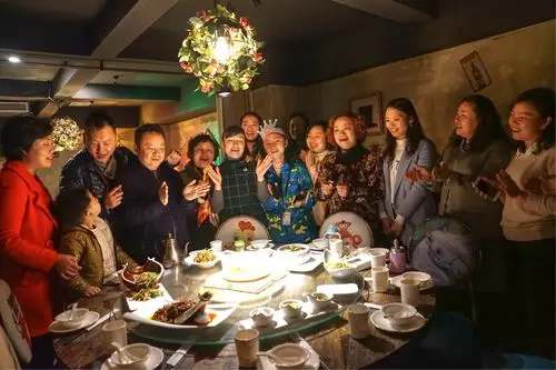 简单热闹温馨的生日宴席