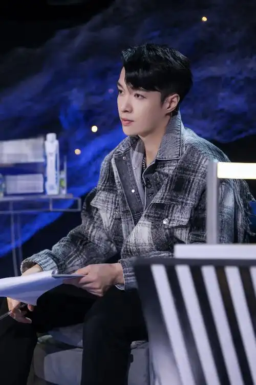 张艺兴《舞蹈风暴》化身长沙话"推广大使" 频爆金句综艺感十足