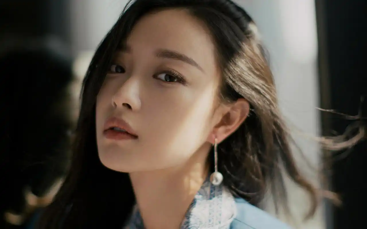 倪妮性感动人写真桌面壁纸