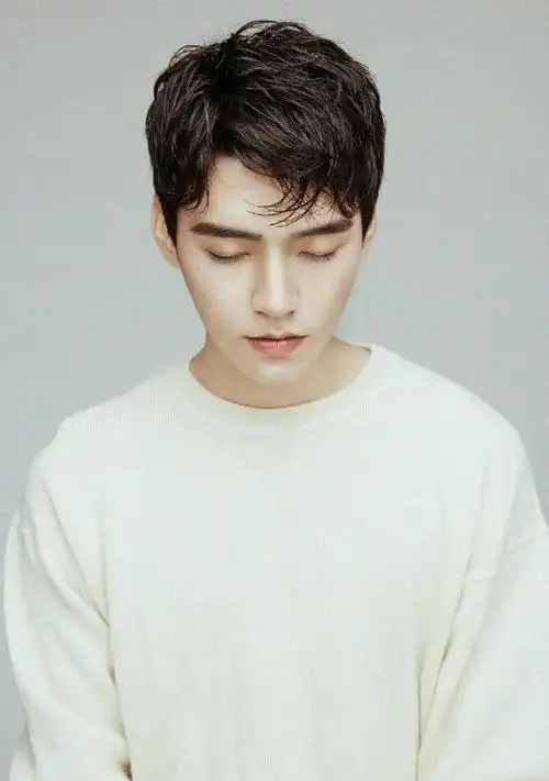 《盛势》:柴鸡蛋力荐的搞笑情感剧柴鸡蛋的新作《盛势》,由龚俊,徐峰