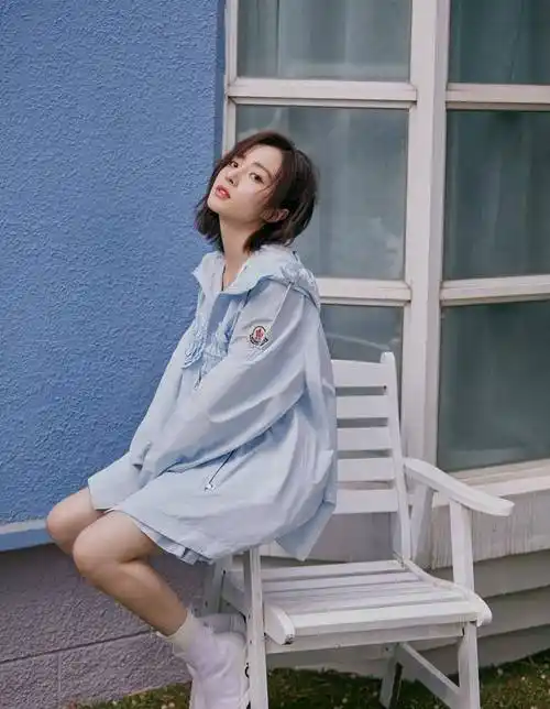 胡冰卿对自己挺狠,为秀腿穿12厘米"铁钉鞋",脚背成180度_高跟鞋_时尚