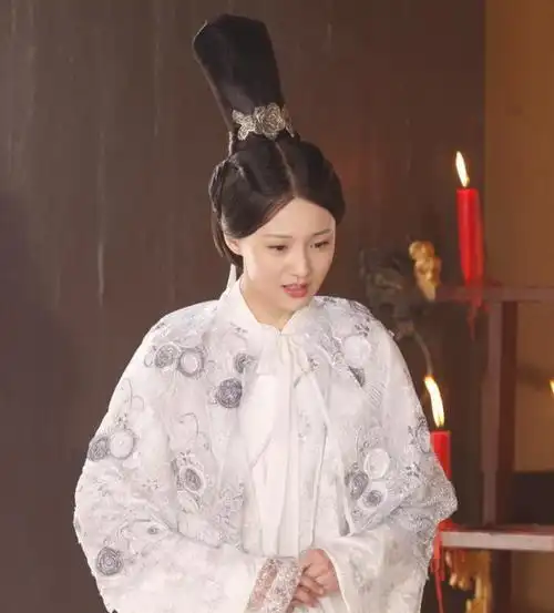 早期郑爽拍摄电视剧造型曝光,身穿古装清纯惊艳_网易订阅