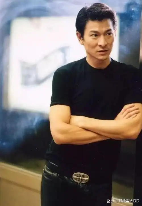 刘德华女儿11岁亭亭玉立爸爸比她大51岁几十亿身家等着继承