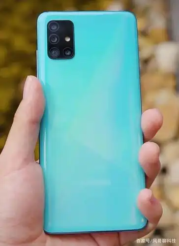 三星a51开箱:外观时尚,极限全屏幕讨人喜爱!